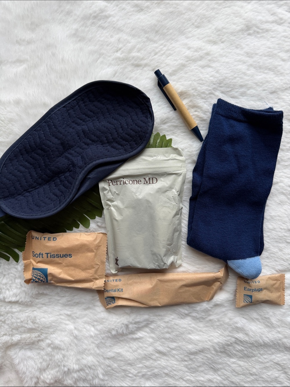United Airlines Brooks Brothers Business Class Amenity Kit Perricone MD - Picture 4 of 9